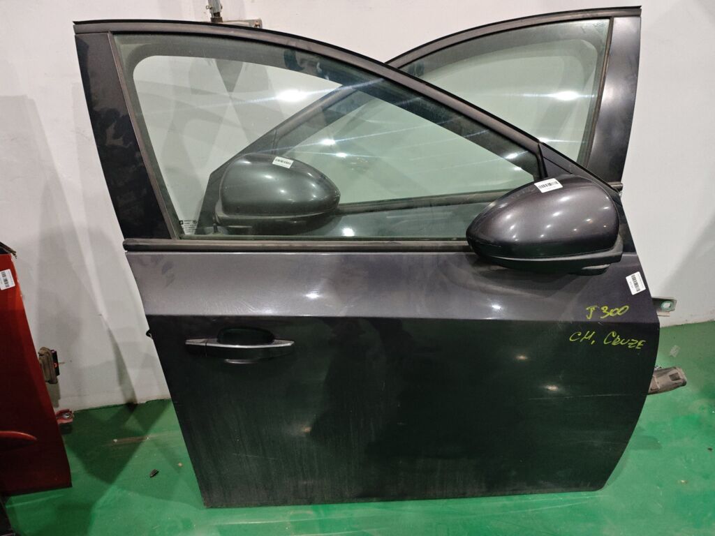Дверь боковая на Chevrolet Cruze J300, Переднее Правое расположение