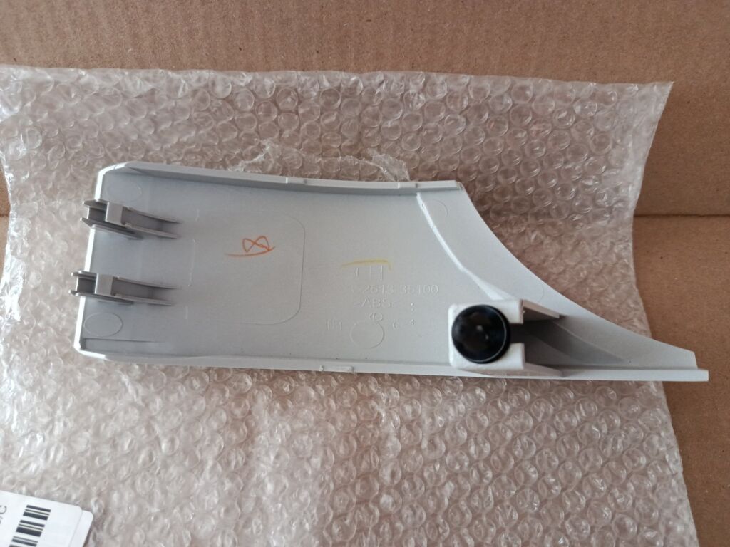 Планка под фару на Toyota Fj Cruiser GSJ15W TOYOTA 52513-35100-A0 52513-35100-A0, Переднее Левое расположение