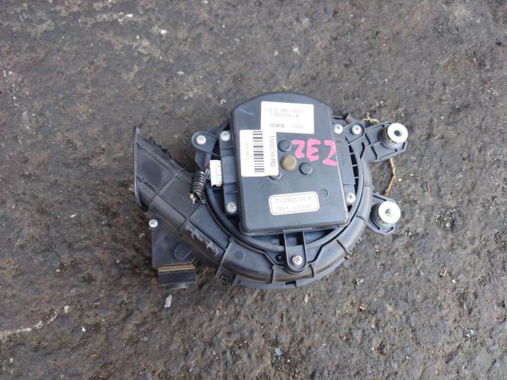 Мотор охлаждения батареи 1J810-RBJ-0031 на Honda Insight ZE2 Фото 2