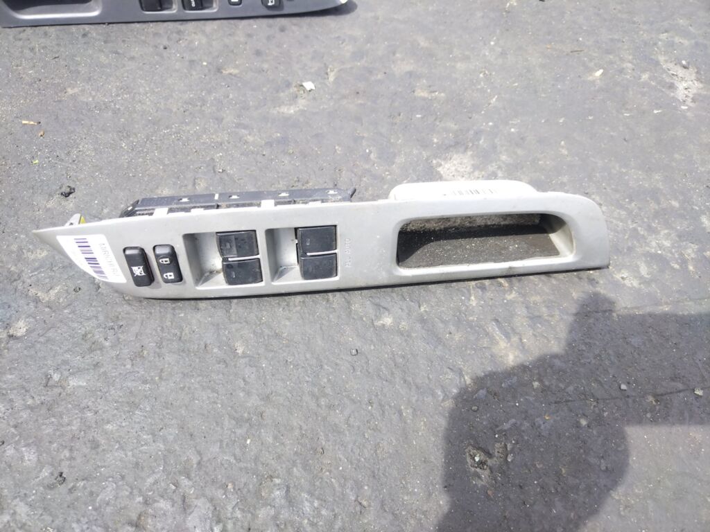 Блок упр-я стеклоподъемниками на Toyota Wish ZGE20G 84040-33080, Переднее Правое расположение