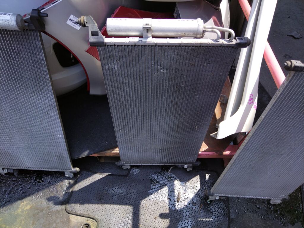Радиатор кондиционера на Nissan Note E11 HR15DE 92110 1U600  92110 ED000  FX-267-3170  TD-267-3170