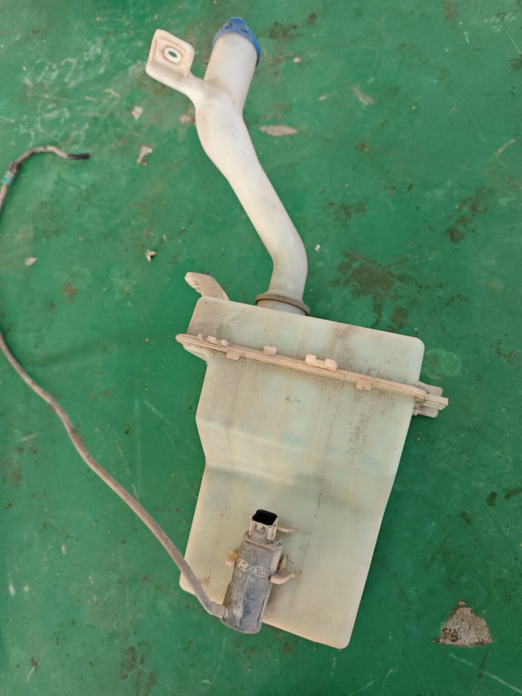 Бачок омывателя на Hyundai Accent MC 98610-1G001