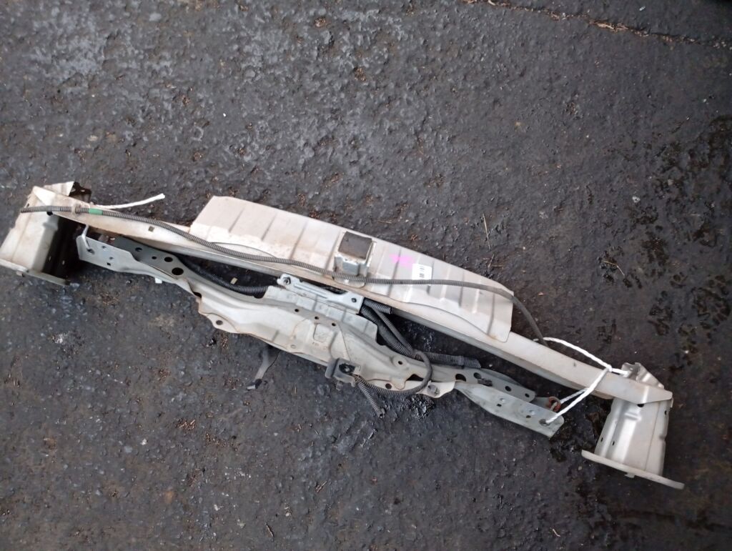 Жесткость бампера на Honda Fit GE6, Переднее расположение