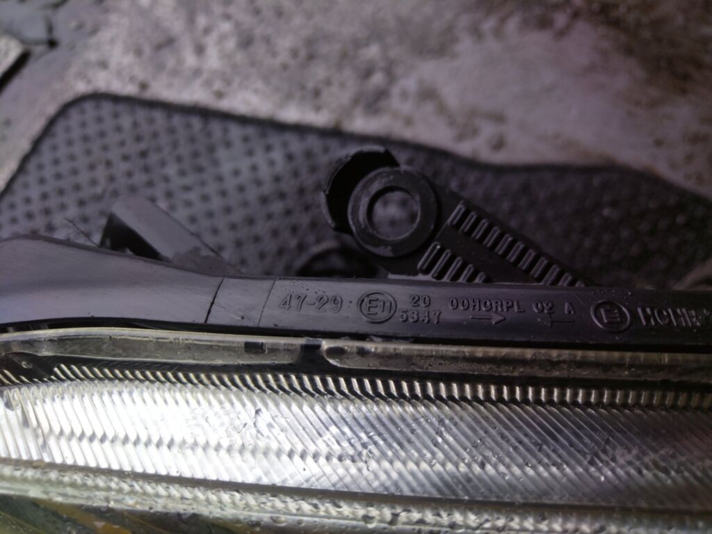 Фара 47-29 47-29,212-11P6-LDEM7 R на Toyota Prius ZVW30 Фото 2