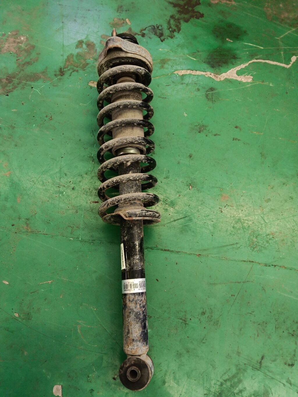 Стойка амортизатора на Mitsubishi Lancer CK1A DA4G18 19-063386  230 003  30-A21-A  341140  441085  CR-049-9745  CR-049R-CJ1A  CR8994  MB809270  MB809271  MB809272  MB871321  MB871322  MB910844  MB911185  MB911186  MB914897  MR197611  MR244447  MR244448  MR403040  MR455762  PW531064  Q2957  SJ-049-9745  SJ-049R-CJ1A  ST-049-9745  ST-049R-CJ1A  U2957, Заднее расположение