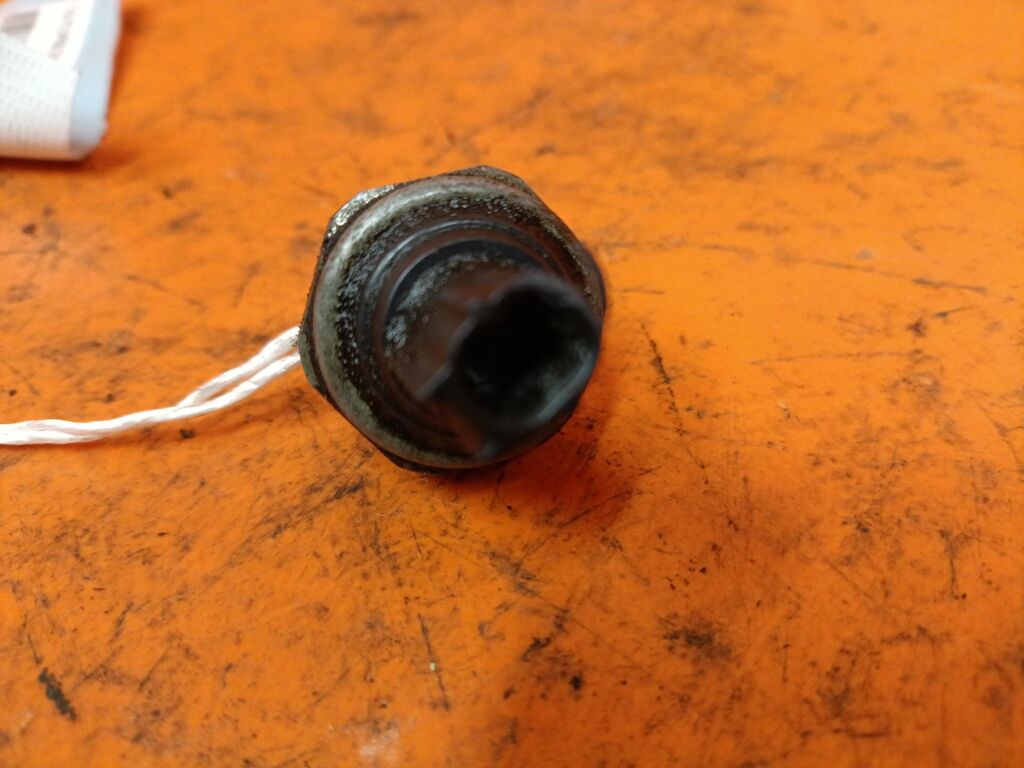 Датчик детонации 30530 PNA 003 на Honda Stepwgn RF3 K20A Фото 2