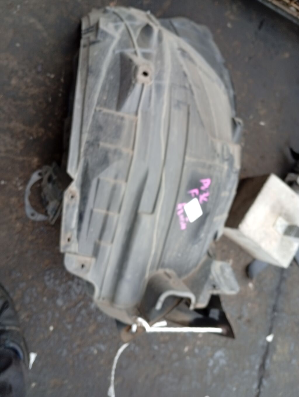 Подкрылок на Nissan Skyline PV36 63842-JK000, Переднее расположение