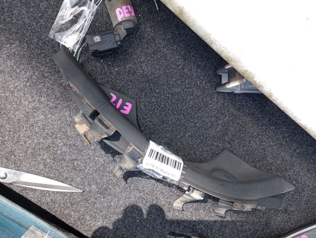 Решетка под лобовое стекло на Nissan Note E12 66894-3VA0A  66895-3VA0A