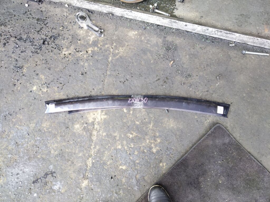 Ветровик на Toyota Prius ZVW30 Фото 3