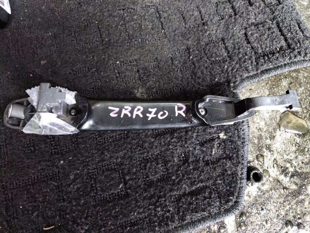 Ручка двери на Toyota Voxy ZRR70G Фото 2