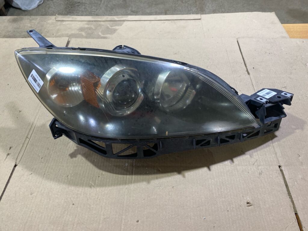 Фара на Mazda Axela BK5P P2952, Правое расположение