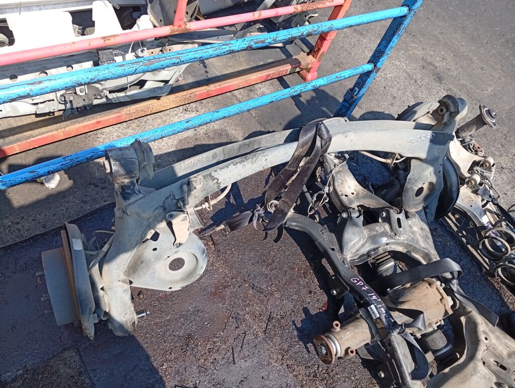 Балка подвески на Toyota Voxy ZRR70G 3ZR-FAE, Заднее расположение