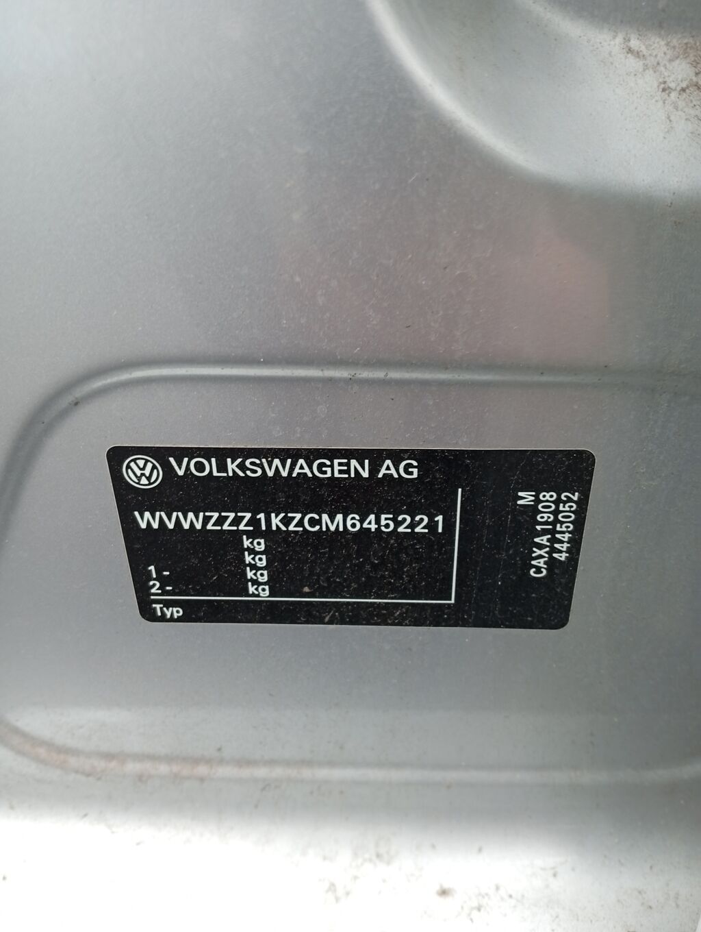 Капот на Volkswagen Golf V 1K