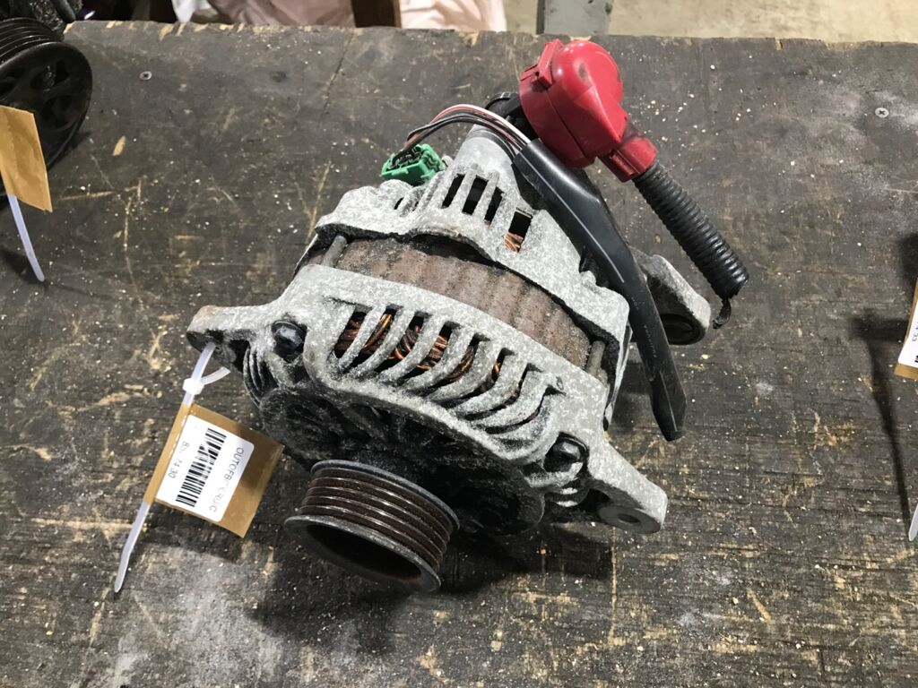 Генератор на Subaru Legacy Wagon BP5 EJ203 23700AA521  	23700AA522  23700AA520