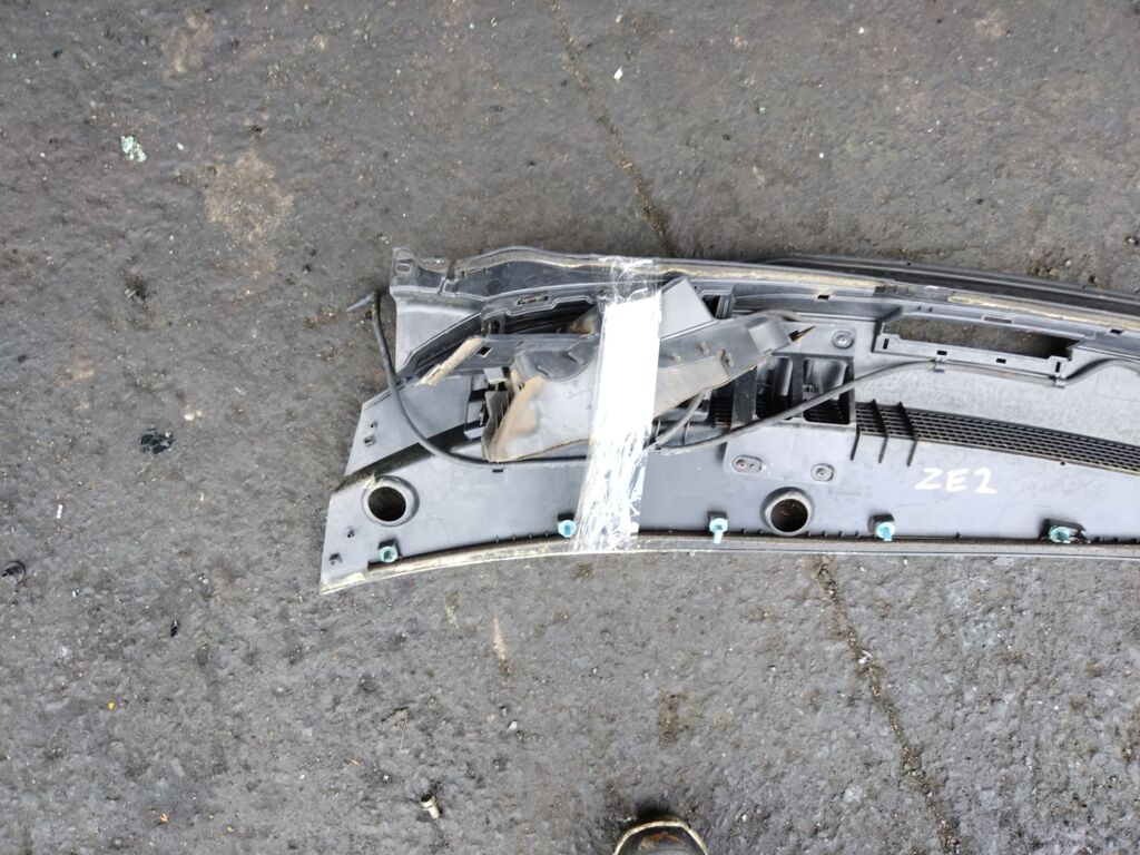 Решетка под лобовое стекло 74200-TM8A-0002-50 на Honda Insight ZE2 Фото 5