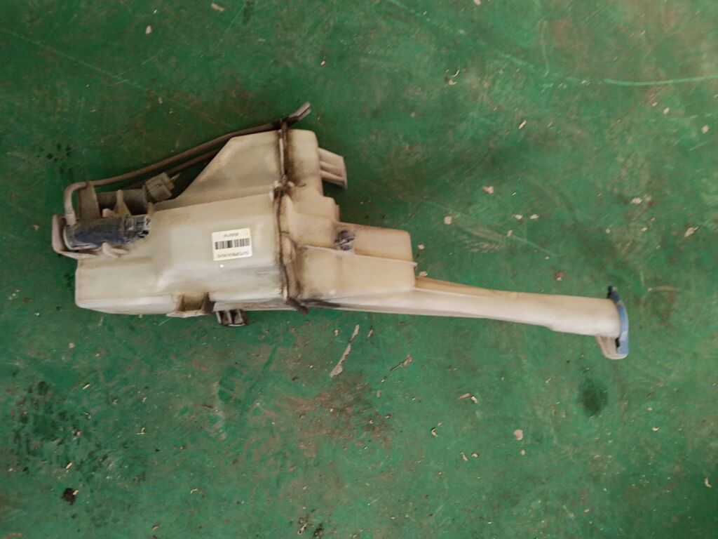 Бачок омывателя на Kia Sportage SL 98610-4T000  98510-2S100  98510-2S000