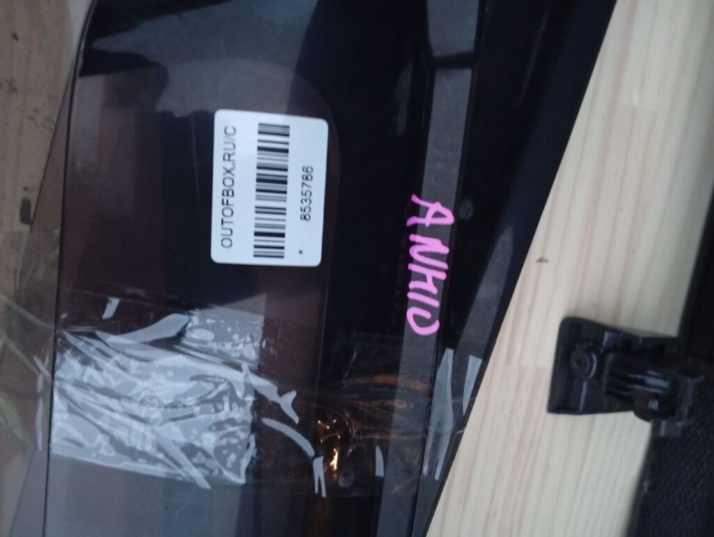 Ветровик на Toyota Alphard ANH10W