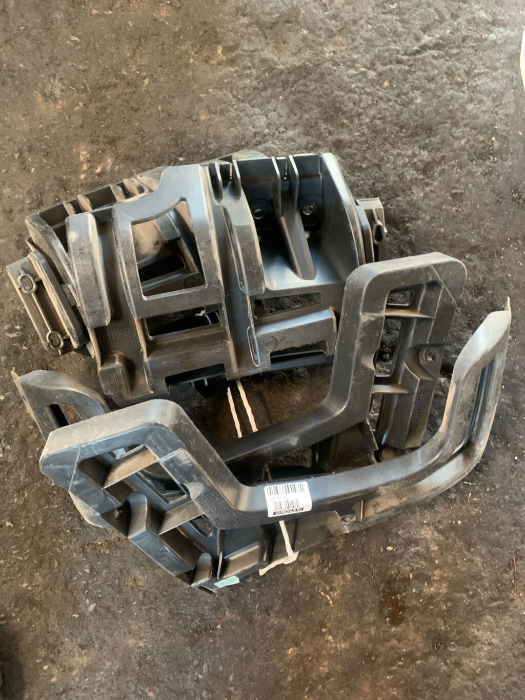 Крепление бампера на Peugeot 5008 VF30 9686247680  9686264380  9686264180  9686252880, Заднее расположение
