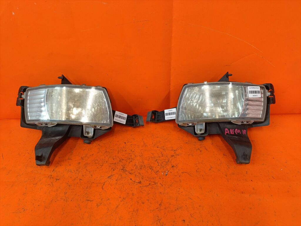 Туманка бамперная на Toyota Isis ANM10W 12-495