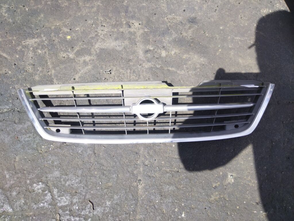 Решетка радиатора на Nissan Sunny FB14 62310-9M100