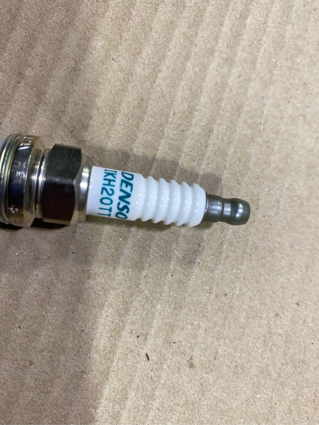 Свеча зажигания IKH20TT DENSO IKH20TT,90919-01233 на Toyota Фото 3