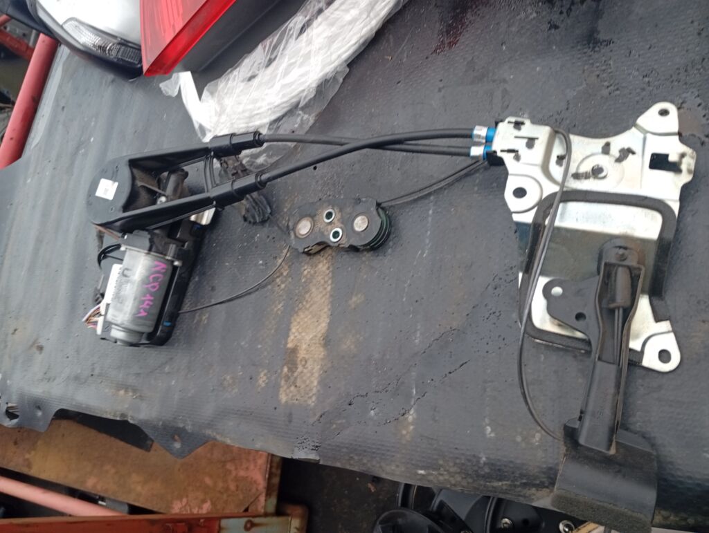 Доводчик двери на Toyota Porte NCP141 426605-10200, Заднее Левое расположение