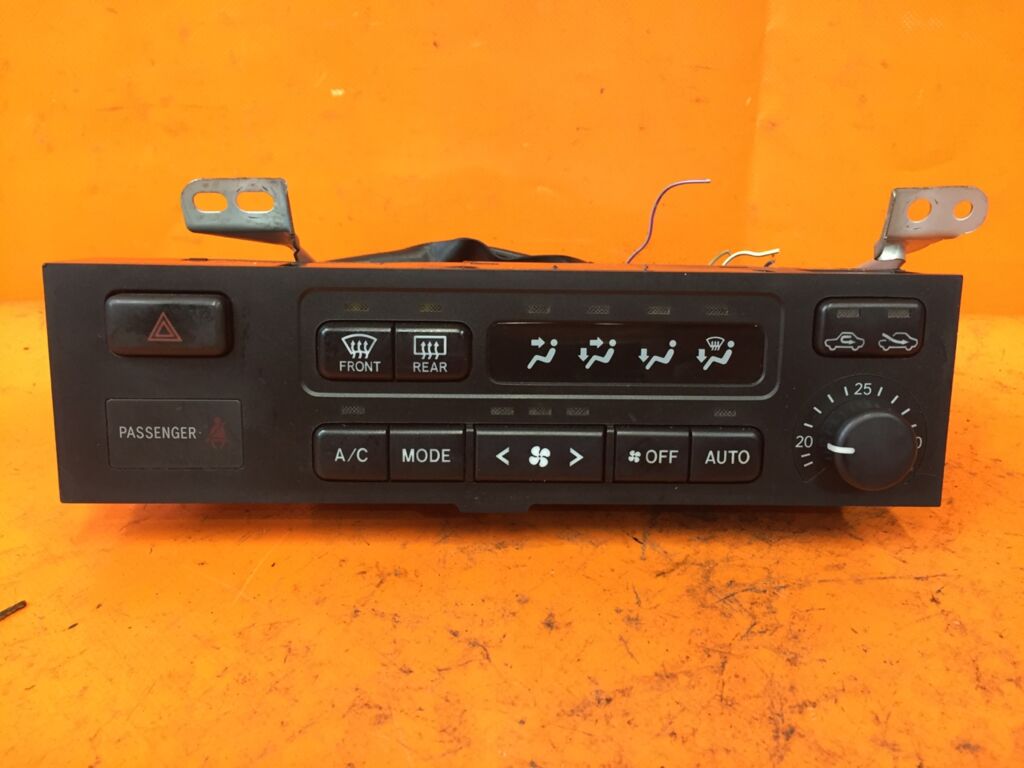 Блок управления климатконтроля на Toyota Crown Comfort GXS12