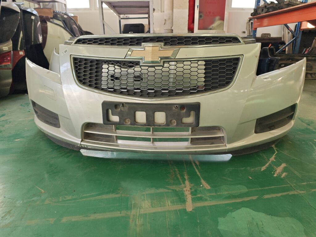 Бампер на Chevrolet Cruze J300 96981088, Переднее расположение
