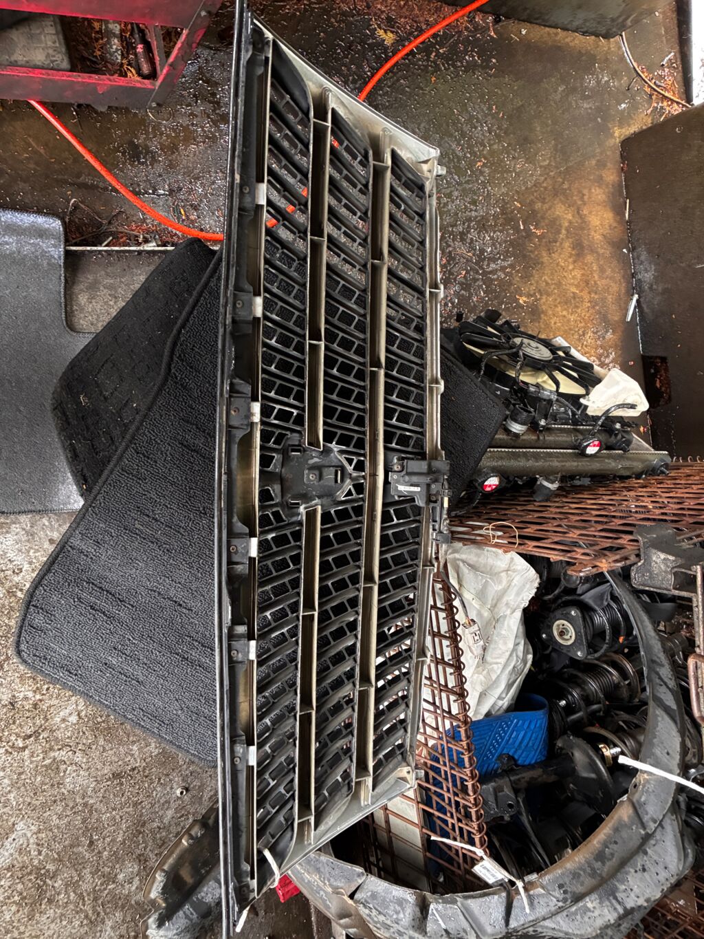 Решетка радиатора 53101-58010 на Toyota Alphard MNH10W Фото 4