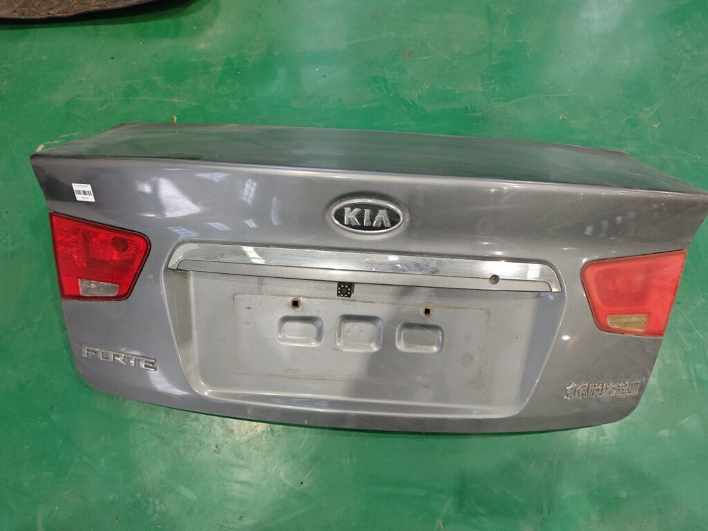 Крышка багажника на Kia Forte TD
