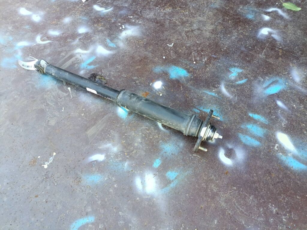 Амортизатор на Mitsubishi Chariot Grandis N84W 343312  CR-003-8684  MR316240  MR319243  MR510063  MR554465  SJ-003-8684  SST0141  ST-003-8684, Заднее расположение