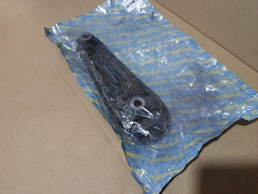 Крепление балки JAPANPARTS 11360-JD00A на Nissan Dualis NJ10 MR20DE Фото 2