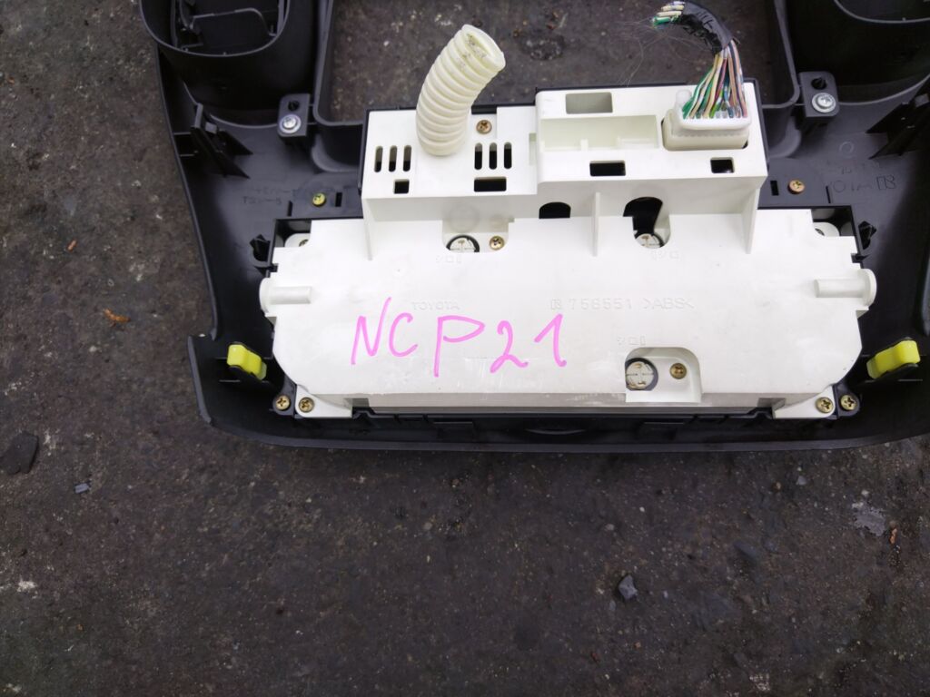 Блок управления климатконтроля на Toyota Funcargo NCP21 1NZ-FE Фото 3