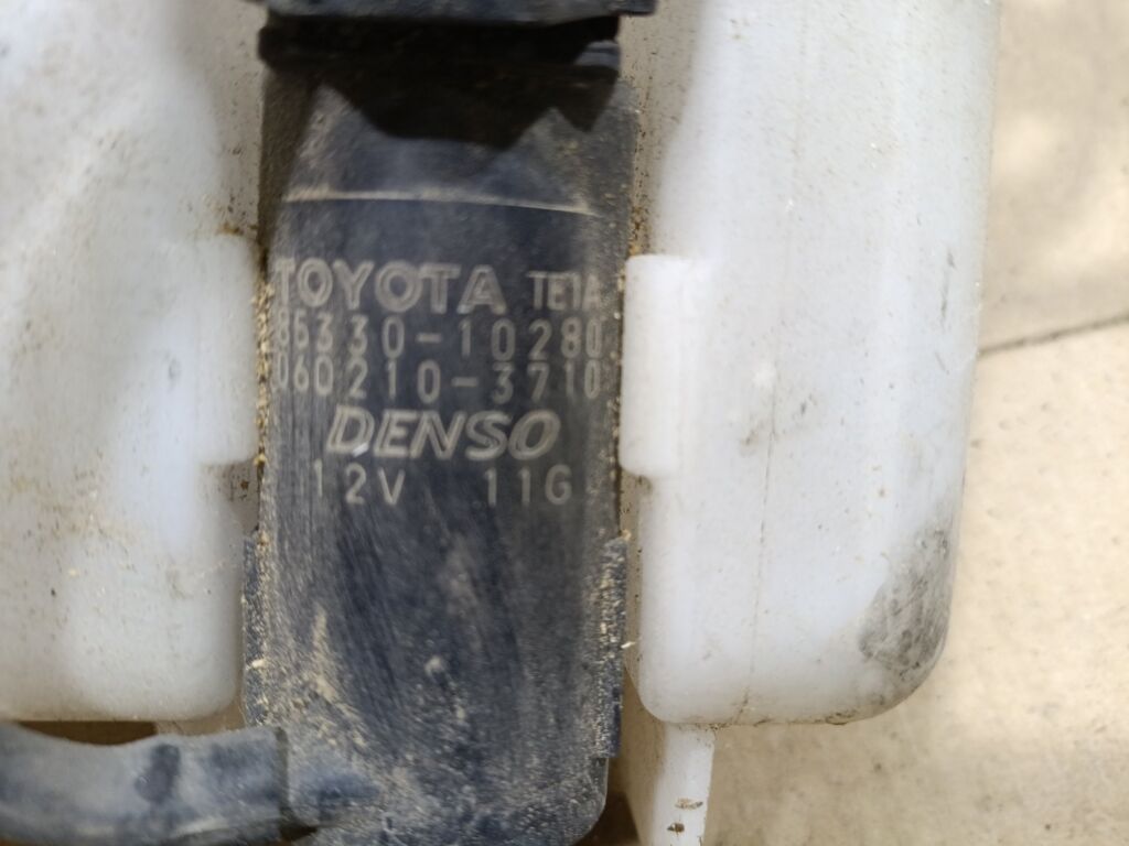 Бачок омывателя 85315-58010 на Toyota Alphard ANH10W Фото 2