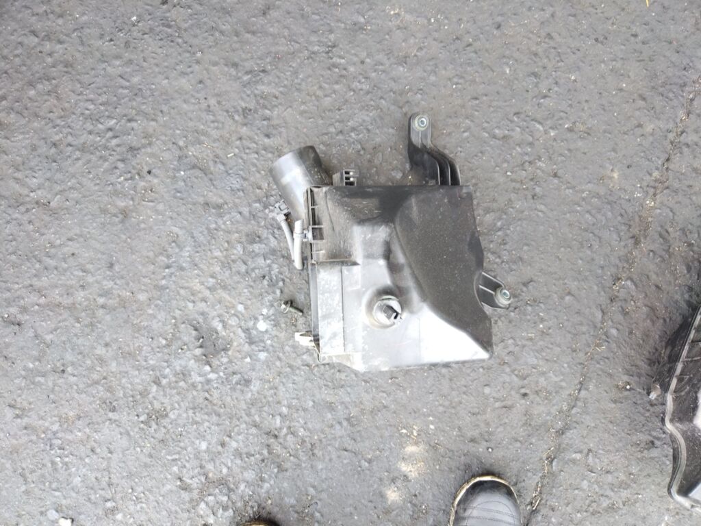 Корпус воздушного фильтра на Toyota Mark X GRX130 4GR-FSE Фото 3